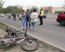 В Мариуполе 13-летний ребенок на велосипеде «влетел» в иномарку (ФОТО)