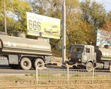 Маріуполь перетворено на базу окупантів: як паливні колони йдуть на фронт