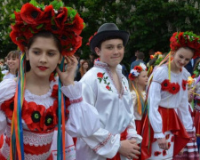 Три часа парадов, концертов, создания супер-рушника. Мариупольцев ждёт праздник аутентики (ВИДЕО)