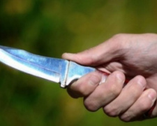 Приставили нож и отобрали телефон: в Мариуполе подростки напали на ребенка