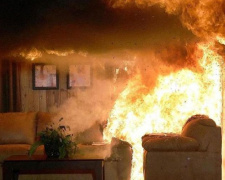 В Мариуполе из горящей квартиры спасли мужчину