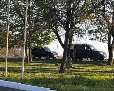 Окупанти полюють на своїх: у Маріуполі шукають дезертирів зі зброєю — що відбувається у місті
