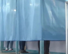 На трех избирательных участках в Мариуполе погасили правильные бюллетени вместо испорченных
