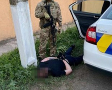 Стали известны подробности о полицейских, задержанных в Мариуполе по подозрению в торговле наркотиками (ФОТО)