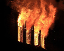 Пожар в Мариуполе: из горящей квартиры спасли мужчину