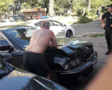 В Мариуполе пьяный водитель BMW врезался в легковушку (ФОТО)
