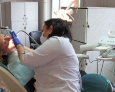 Предварительная запись и температурный скрининг: как в карантин работают стоматологии Мариуполя?