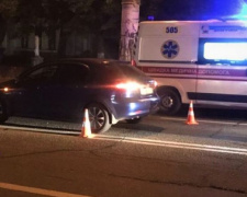 Перелом ноги и ключицы: в Мариуполе автомобиль сбил пешехода