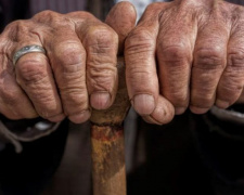 В Мариуполе полицейские помогли 87-летнему мужчине вернуться домой