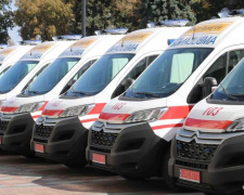 Уникальные скорые-внедорожники и специальные скорые для новорожденных - Фонд Рината Ахметова передал медикам Украины еще 20 автомобилей 