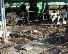 На Донбассе боевики обстреляли жилой дом, железнодорожные пути и здания