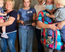 Народный депутат Украины Вадим Новинский помог семье погорельцев из Мариуполя