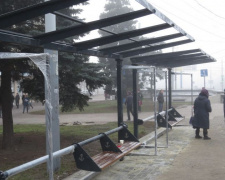 Двойной стеклянный павильон для пассажиров сооружают в сердце Мариуполя (ФОТОФАКТ)
