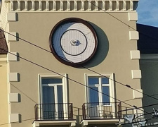 Почему главные часы Мариуполя исчезли?