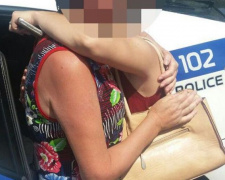 В центре Мариуполя заблудилась женщина - патрульные доставили ее домой