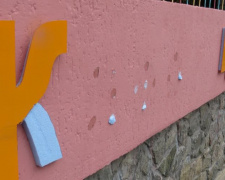 На кафе одесситов, стартовавших в Мариуполе вкусным проектом, напали вандалы (ФОТОФАКТ)