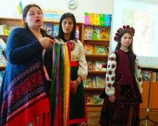 Мариупольчанкам показали, как выглядели настоящие украинки ХIХ-ХХ веков (ФОТОФАКТ)