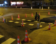 В Мариуполе применили нестираемую разметку на дорогах (ФОТОФАКТ)