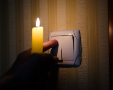 Маріупольці сидять у темряві – чому комунальники відключать світло у квартирах