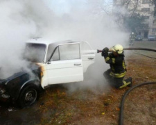 В Мариуполе в результате пожара сгорела легковушка