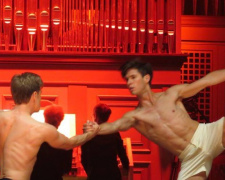 В Германии мариупольцы танцевали с роботом и смотрели странный балет в соборе (ФОТО)