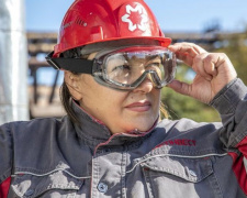 Безопасно и удобно – меткомбинат имени Ильича закупил новые защитные очки для сотрудников