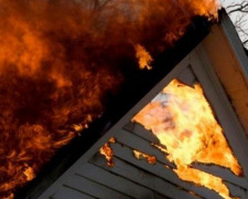 В Донецкой области при пожаре упала крыша, пострадали трехмесячный ребенок и мужчина