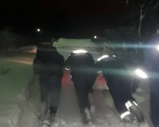 Донетчина в снежном плену: за сутки спасатели более 40 раз вызволяли водителей (ФОТО)