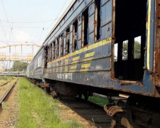 В Мариуполе списанный поезд шесть лет ждет своей «смерти» в «отстойнике»