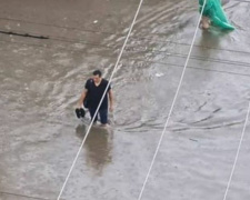 Кратковременный ливень в Мариуполе стал причиной затоплений и отключений света