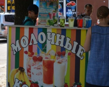 Молочные коктейли в центре Мариуполя: насколько безопасно их пить? (ФОТО)