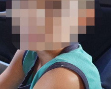 В Мариуполе 10-летний ребенок с признаками опьянения бросался в прохожих камнями (ФОТО)