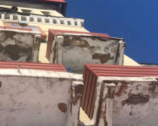 Мариупольцам «угрожают» аварийные балконы (ФОТОФАКТ)