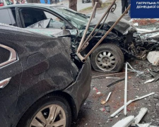 В центре Мариуполя тройная авария: пострадали 4 человека