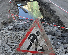 Более 460 разрытий на дорогах в Мариуполе предстоит благоустроить после работ «Теплосети»