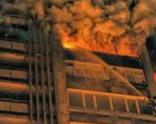 Пожар в Мариуполе: спасатели боролись с огнём на высоте 24 метра