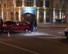 В Мариуполе возле Драмтеатра произошла авария