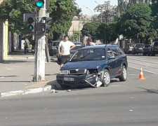 В центре Мариуполя маршрутка столкнулась с автомобилем (ФОТО)