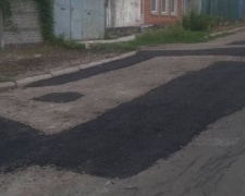 «Город без окраин»: в Мариуполе заасфальтировали разбитую дорогу