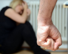 Девять мариупольчанок обратились на "линию доверия" по домашнему насилию