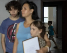 Родини переселенців з Маріуполя та Слов’янська отримали соціальні квартири в Києві