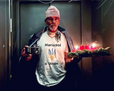 Німецький стиліст зробив в ліфті фото, присвячені Маріуполю