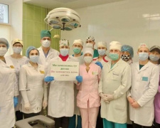 «Мы остаемся здесь ради вас»: медики Мариуполя присоединились к всемирному флешмобу (ФОТО)