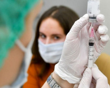 В Украине предлагают сократить срок между введением доз вакцины от COVID-19