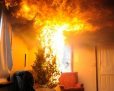 В Мариуполе во время пожара спасли двух людей