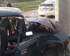 В Мариуполе легковушка попала в аварию: у пострадавшего открытый перелом (ФОТО)