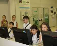 В Мариуполе школьникам разрешили сдать часть экзамена на получение водительских прав (ФОТО)