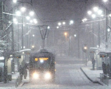 Мариуполь засыпало снегом: как работает городской транспорт?