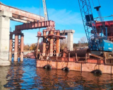 На трассе Борисполь-Мариуполь обновляют мост через реку