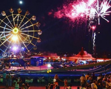 С фаер-шоу, пенной вечеринкой и красками холи мариупольский «Экстрим-парк» отпразднует 18-летие